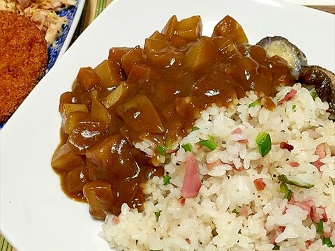 肉無しカレーでも満足させますピラフカレーで！！